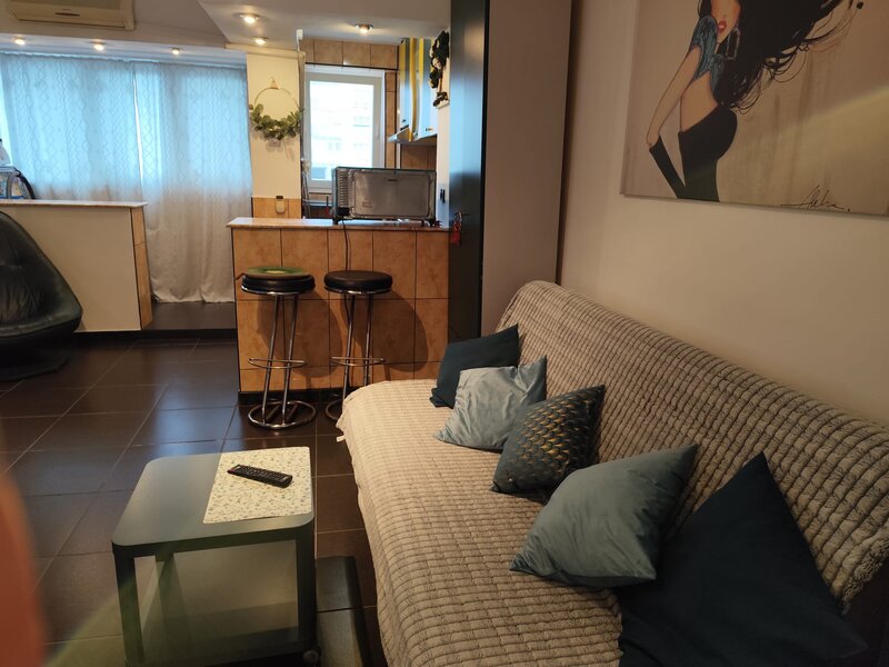 Turda, 1 Mai, inchiriez garsoniera cocheta, curata direct proprietar